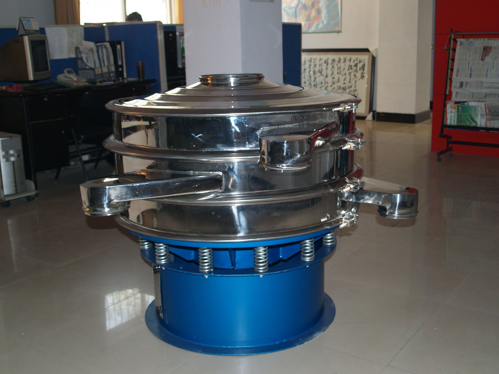 rotary vibrating screen